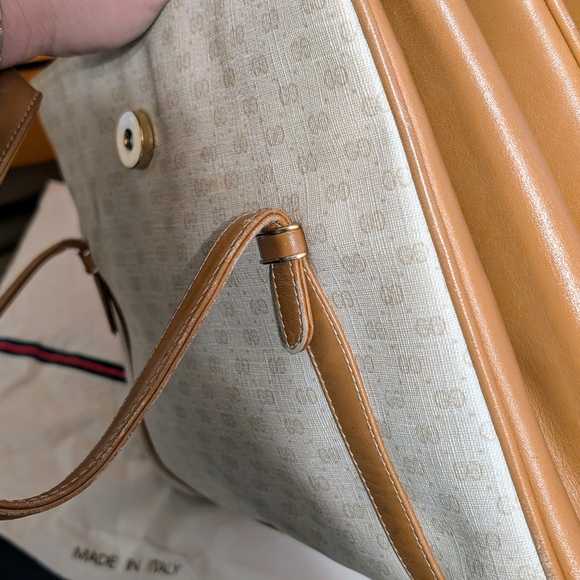 Gucci Beige and Brown Shoulder Bag - Picture 9 of 16